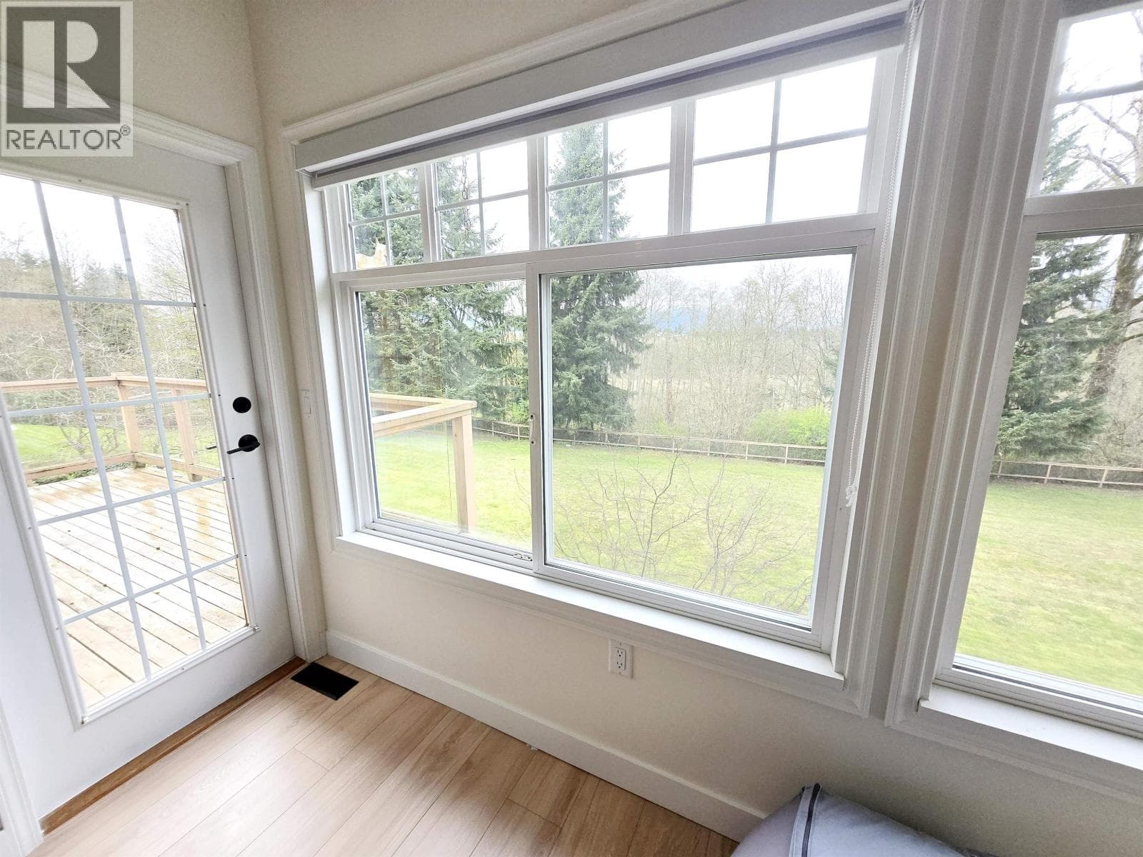 20 5201 OAKMOUNT CRESCENT photo 3