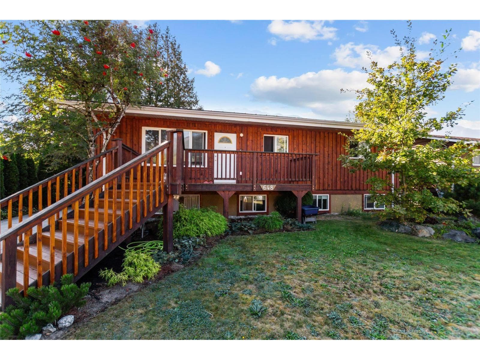 648 WILLOW STREET, Hope photo 2