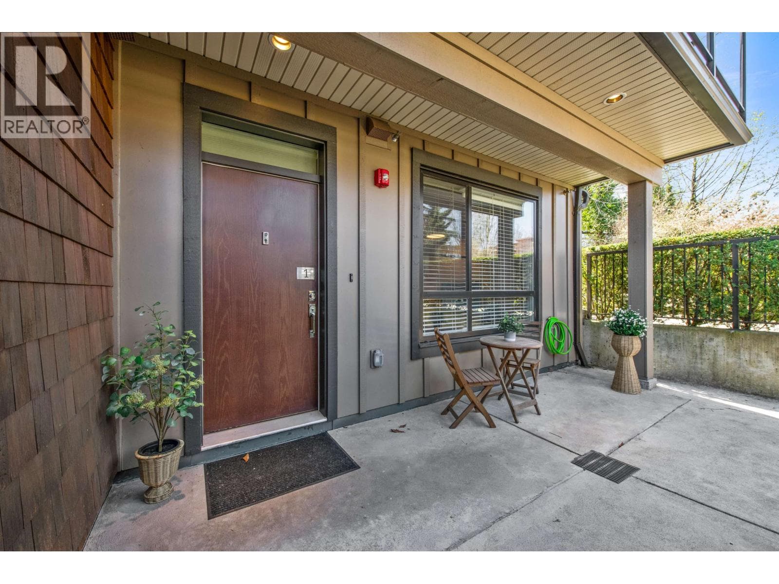 1 3728 THURSTON STREET photo 3