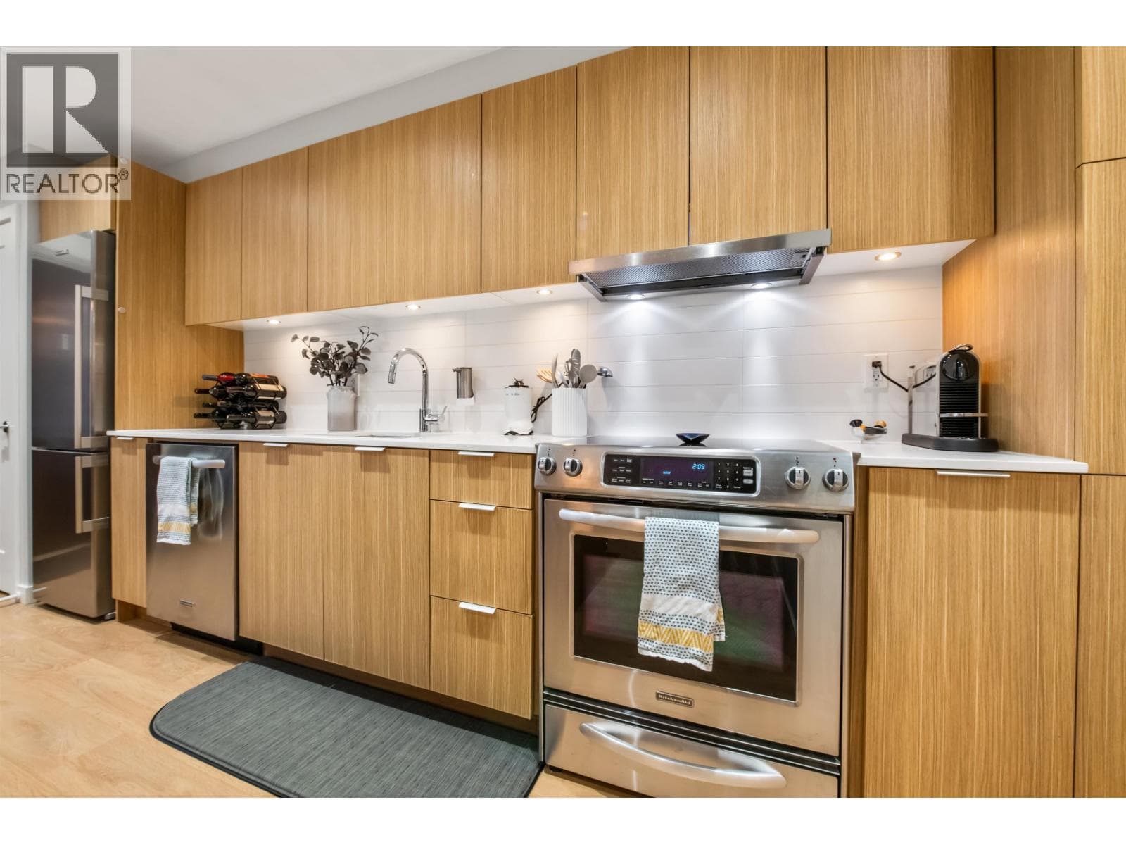 1 3728 THURSTON STREET photo 5