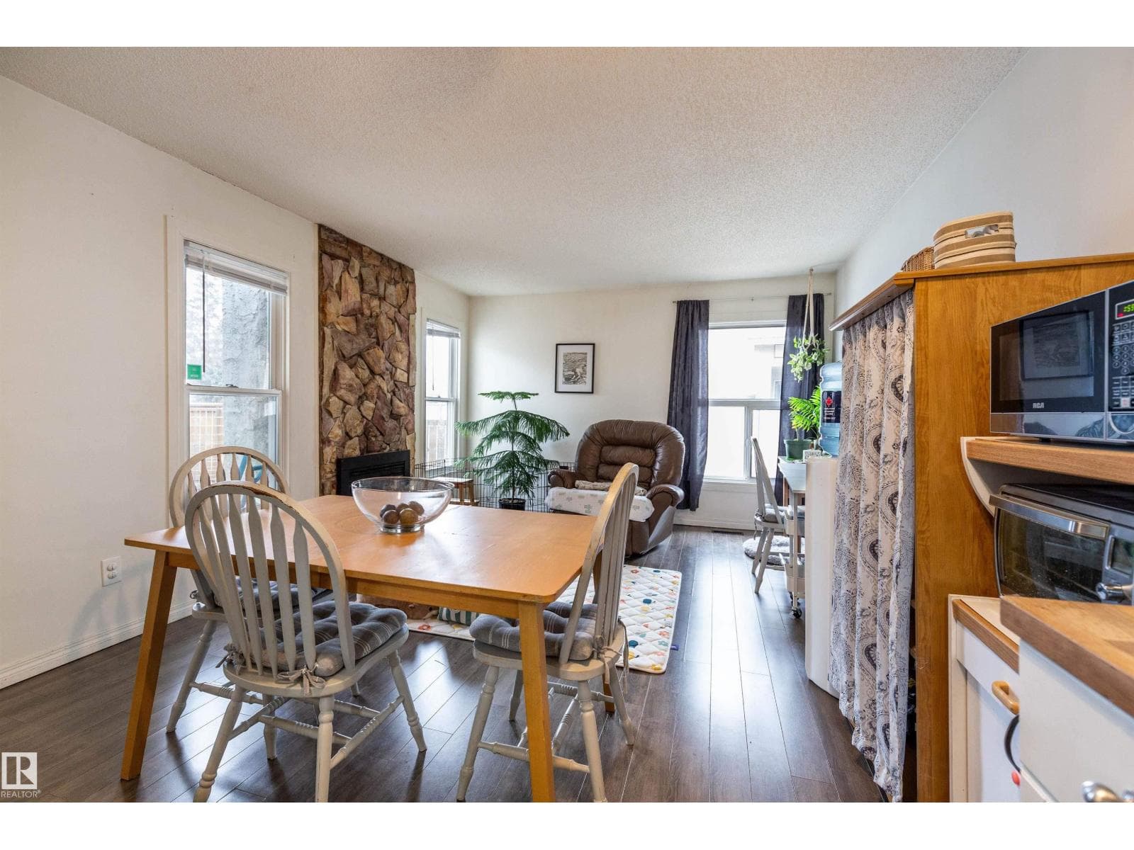 6504 184 ST NW photo 3