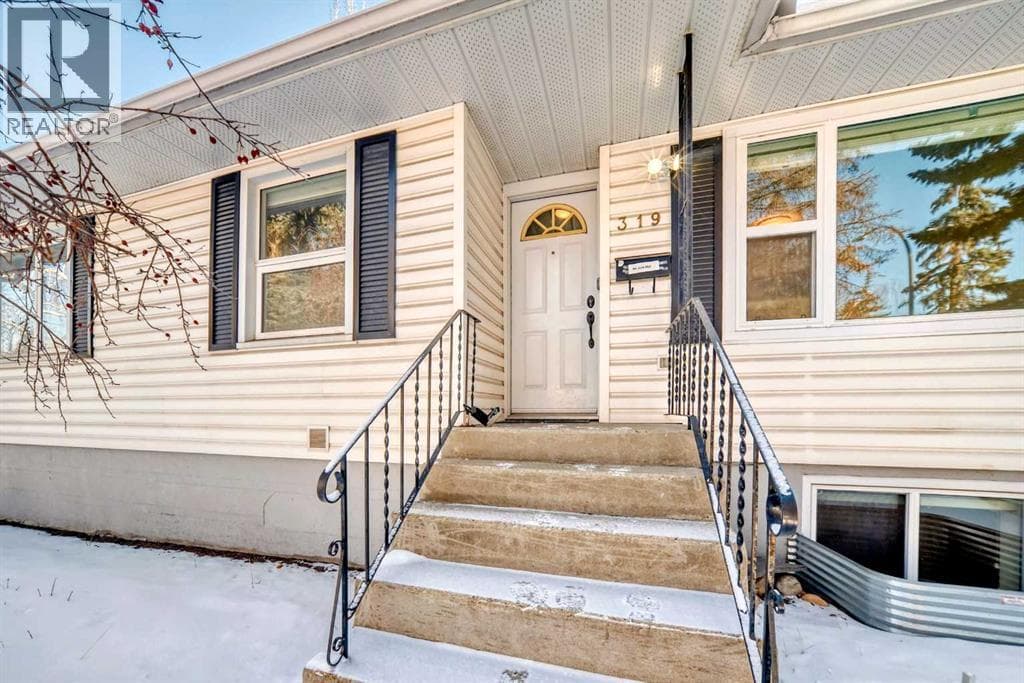 319 45 Avenue SW photo 3