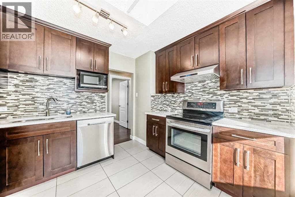 319 45 Avenue SW photo 5