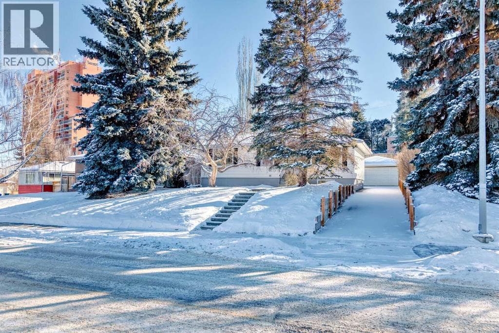 319 45 Avenue SW photo 2