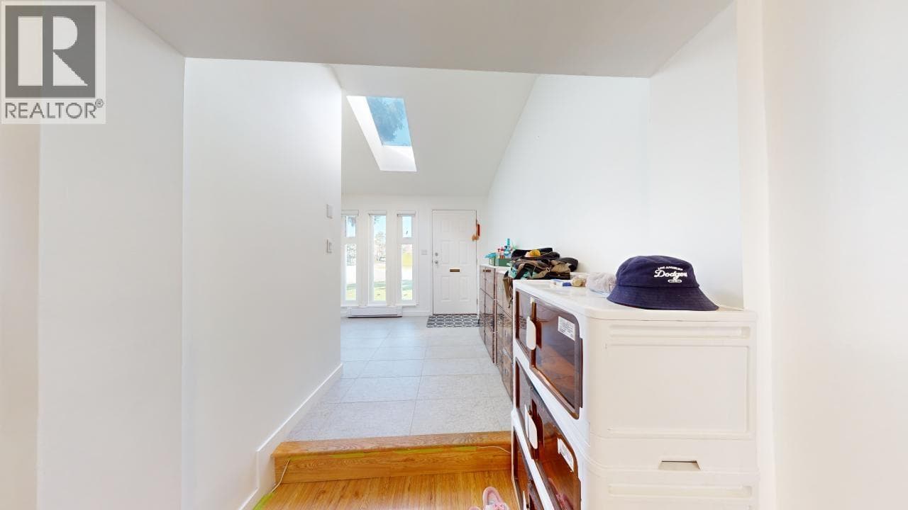 7920 FROBISHER DRIVE photo 4