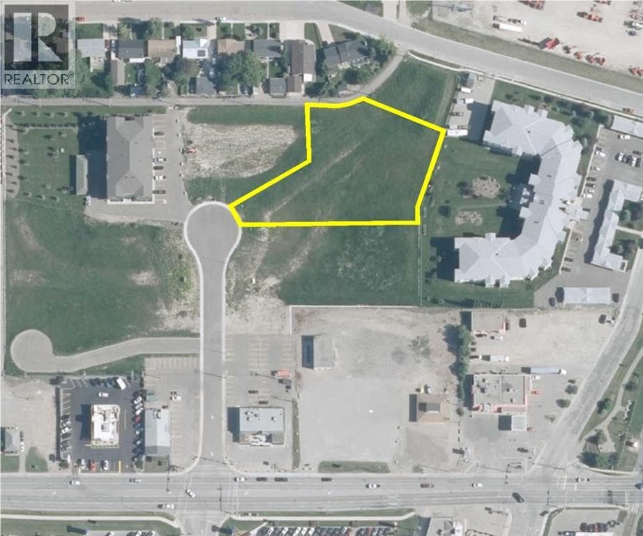 4555 51 Avenue photo 2