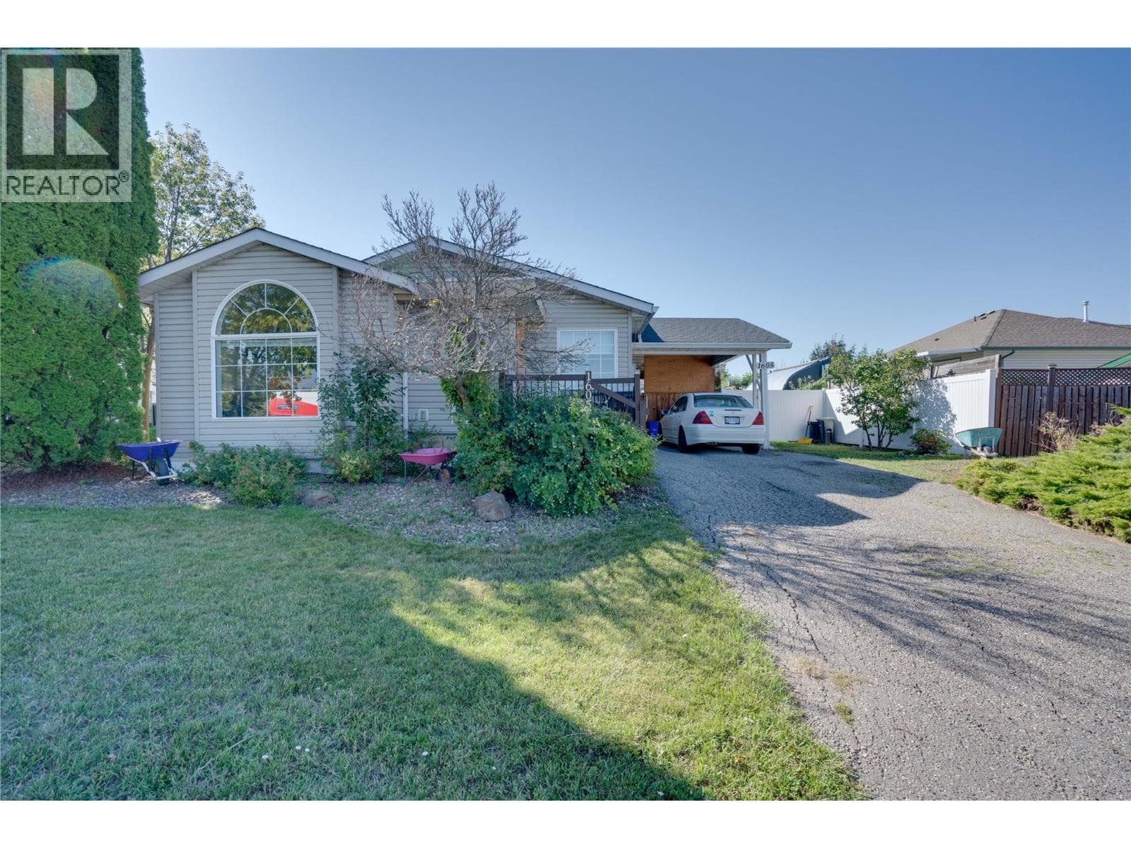 3 bed 2 bath single family at 1605 15 Avenue — $439,800