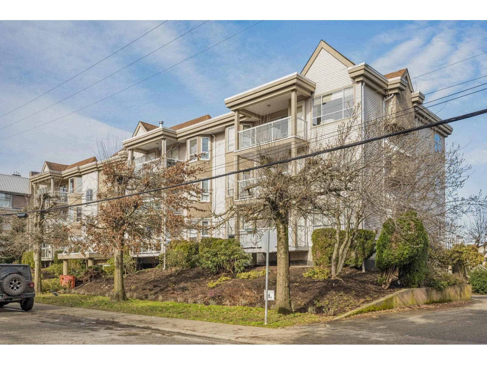 306 20257 54 AVENUE photo 2