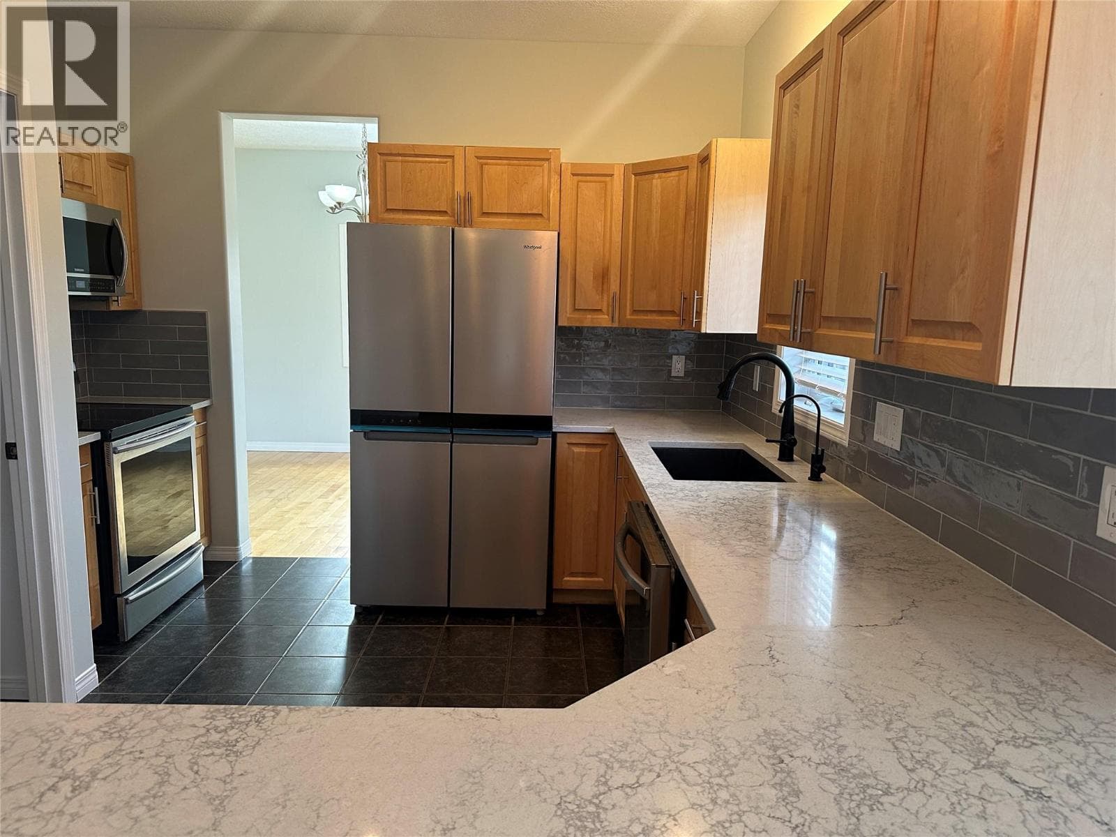 1908 89 Avenue photo 3