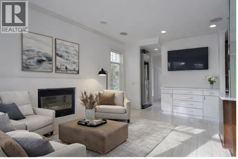9 4780 55B STREET photo 4
