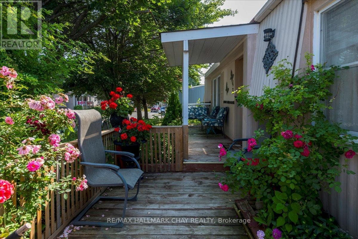 43 LINDEN LANE photo 3