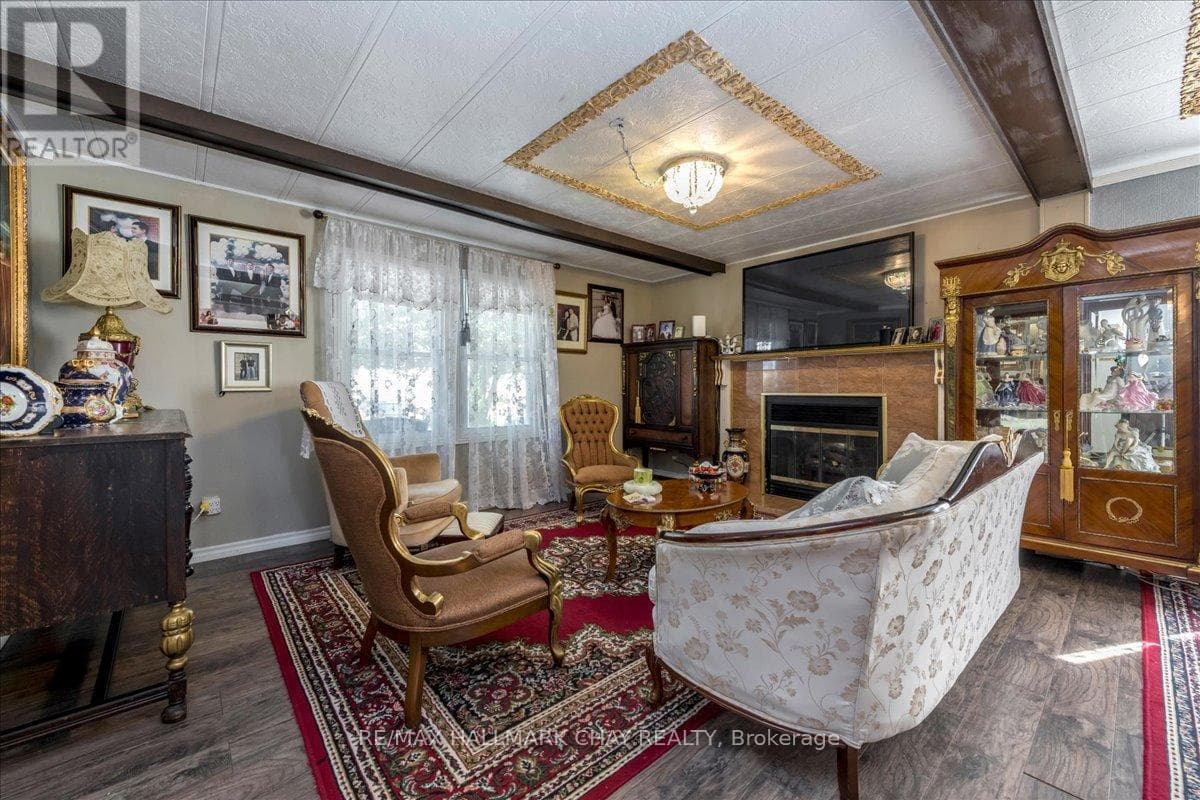 43 LINDEN LANE photo 4