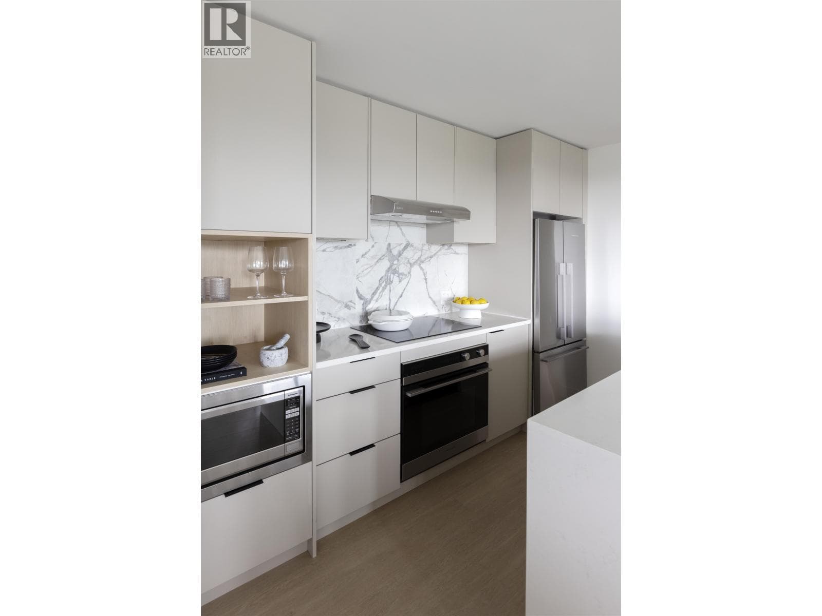 111/211 422 E 3RD STREET photo 4