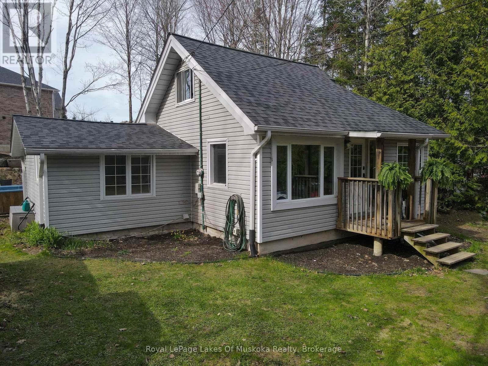 2 bed 1 bath single family at 6 HIBBERD LANE — $389,000