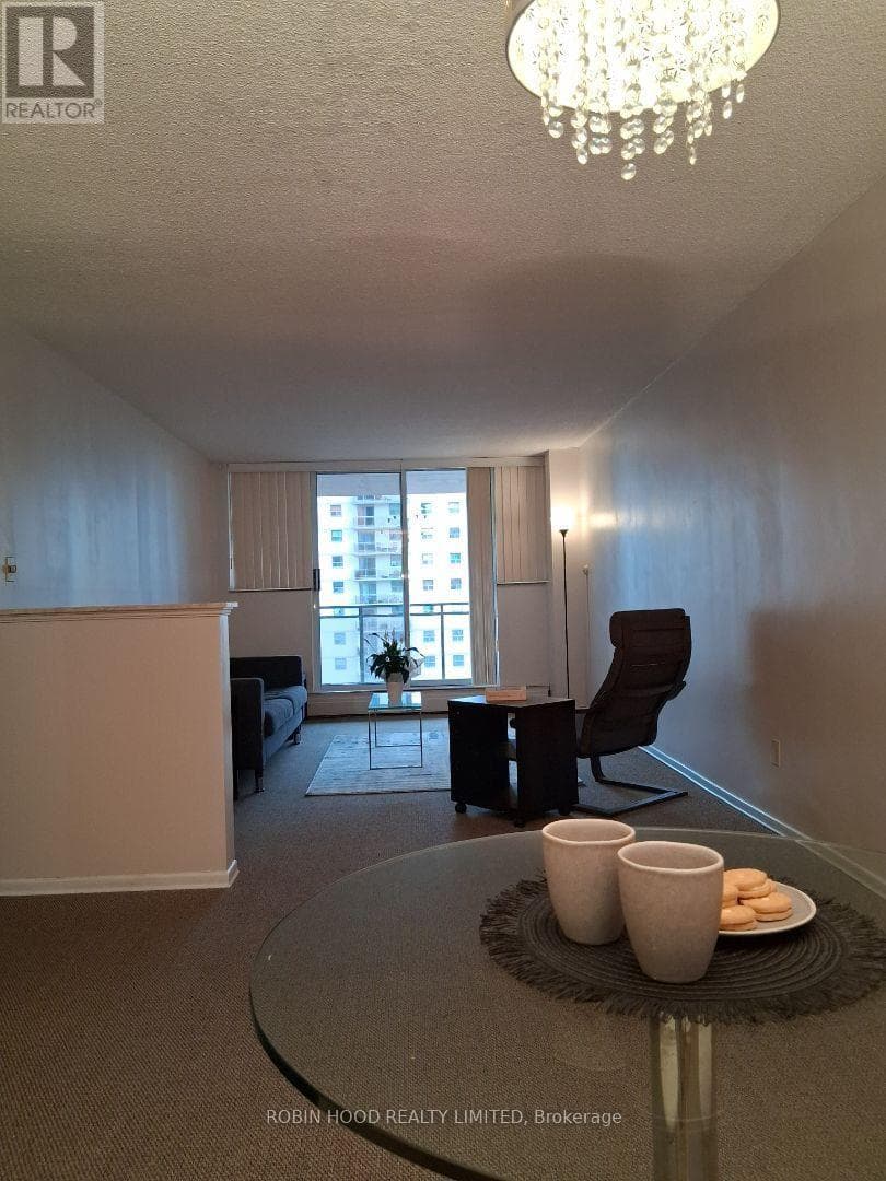 605 - 975 WARWICK COURT photo 3
