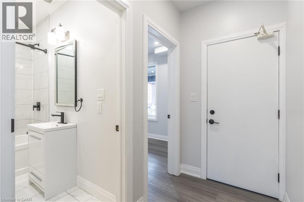 536 CANNON Street E photo 4