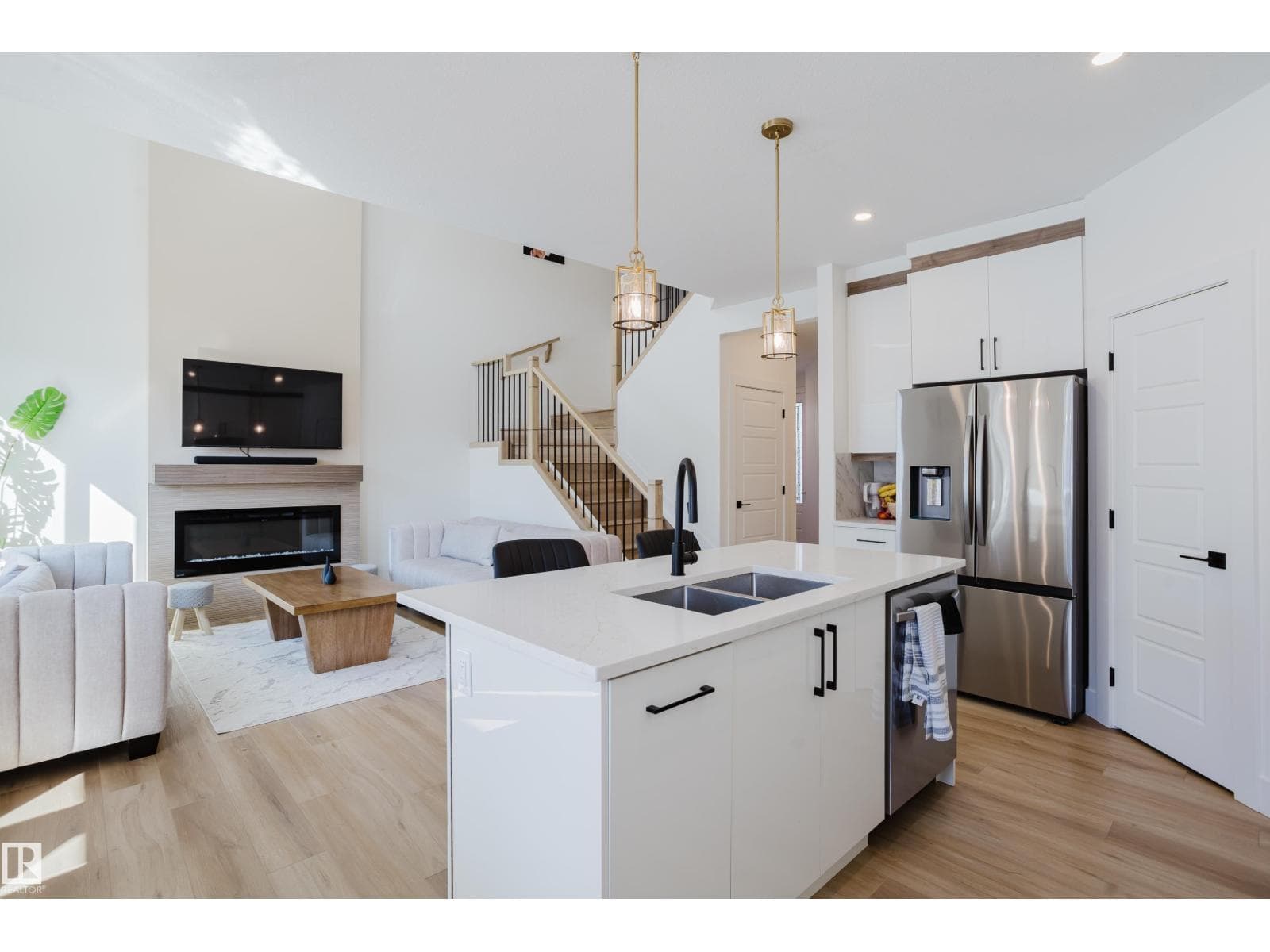 79 Silverstone DR photo 3