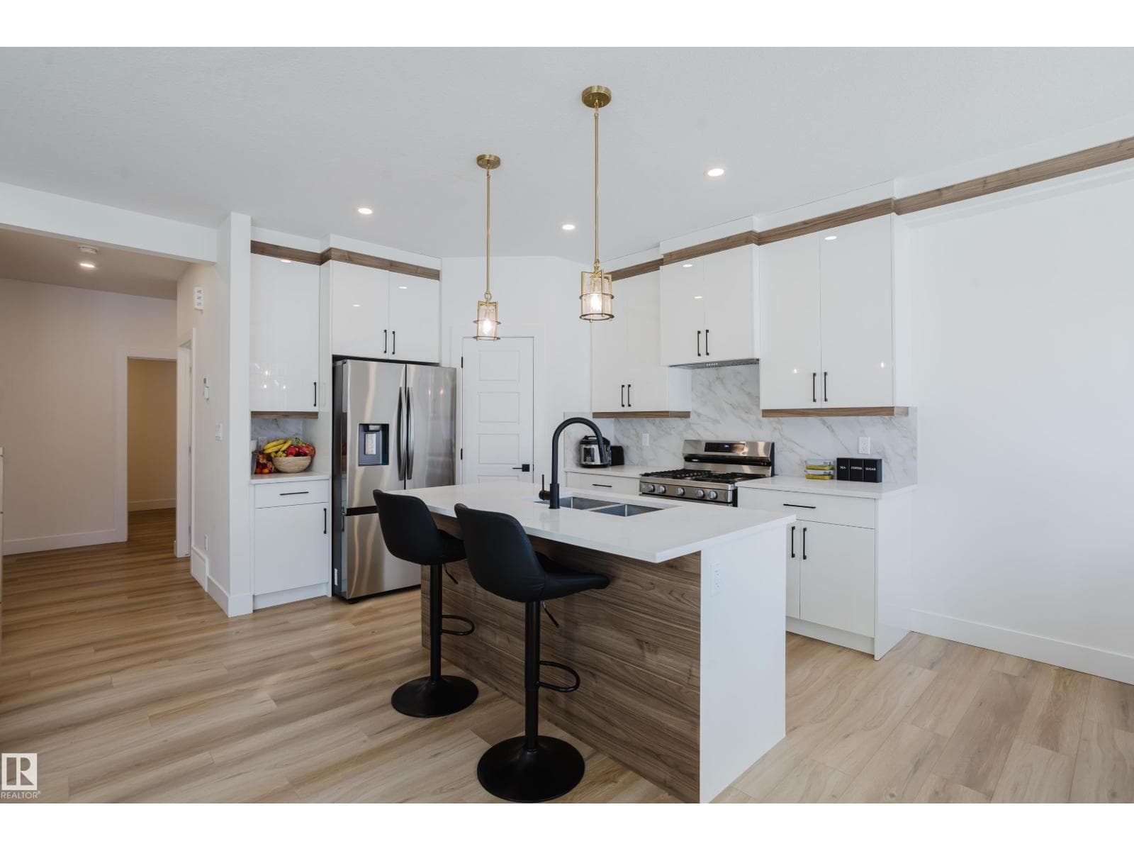 79 Silverstone DR photo 4