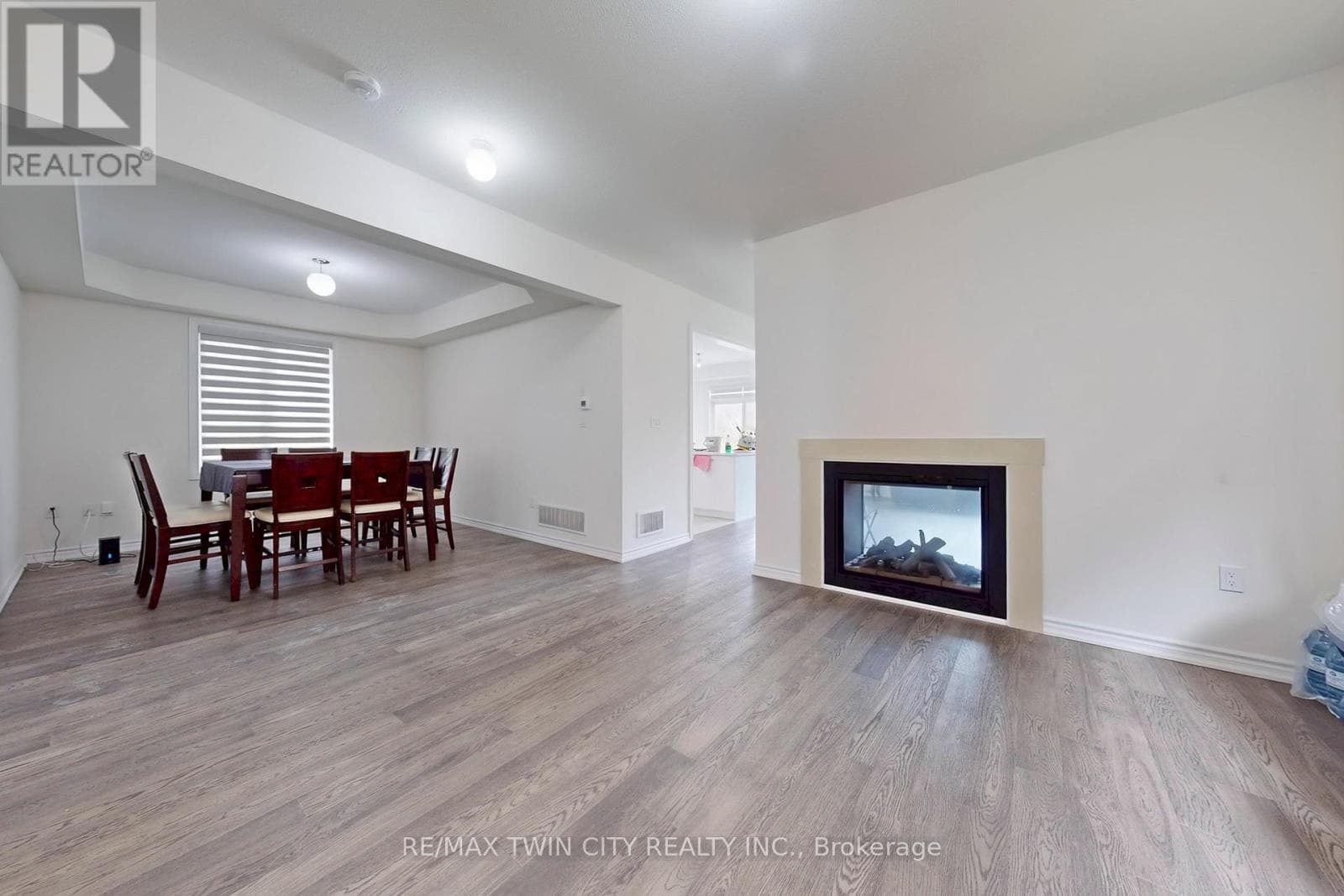 630 LEMAY GROVE photo 2
