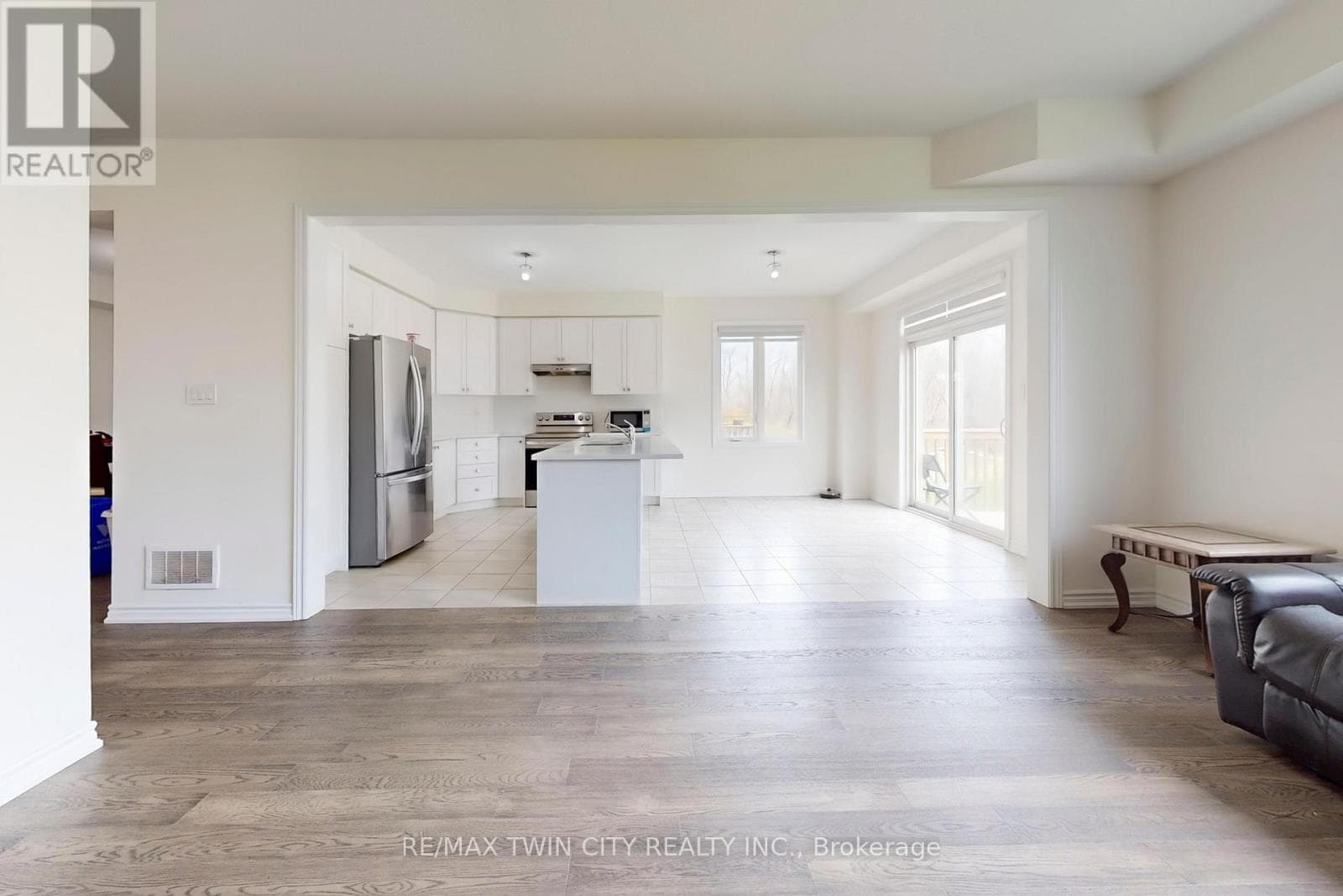 630 LEMAY GROVE photo 4
