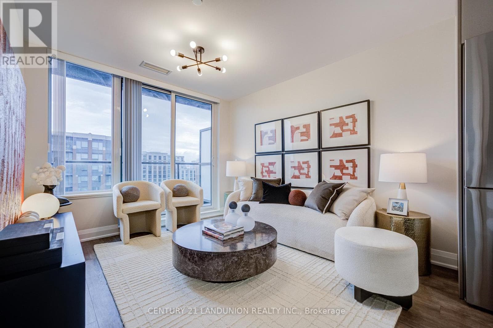 808 - 18 UPTOWN DRIVE photo 4