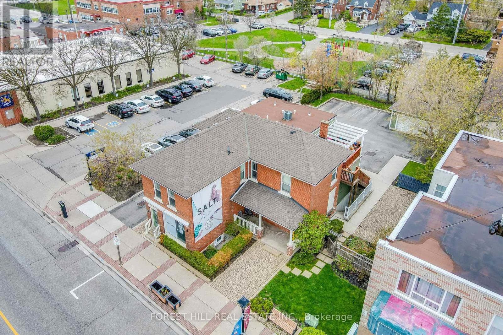 201 QUEEN STREET S photo 3