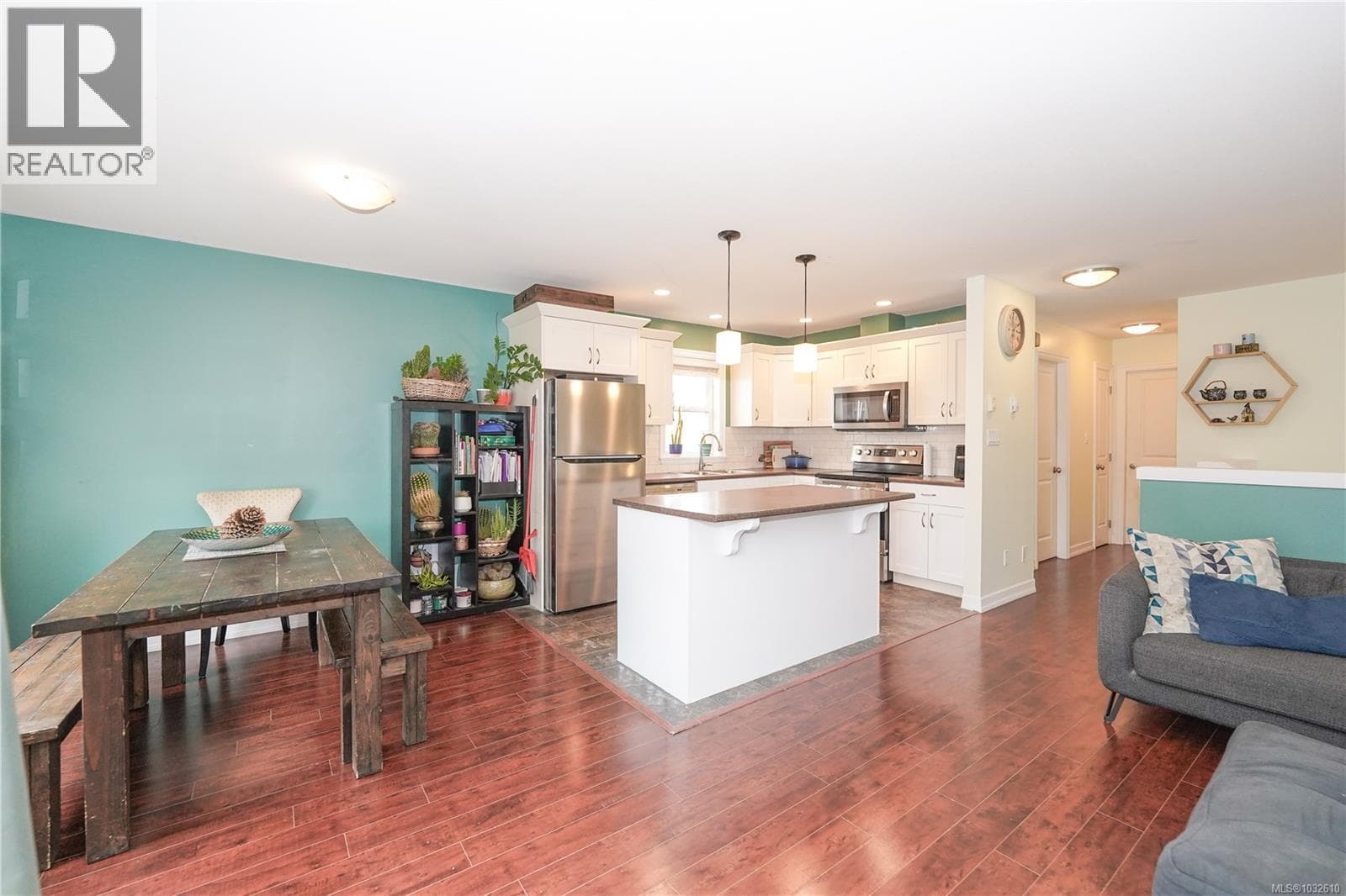 115 2260 Maple Ave N photo 5