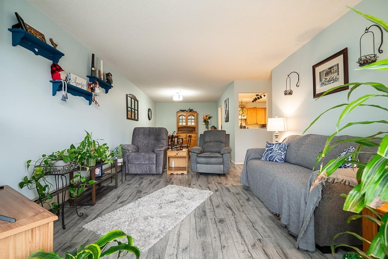 216 31850 UNION AVENUE photo 2