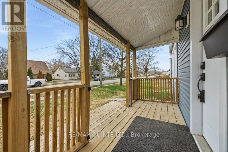 35 KERR CRESCENT photo 2