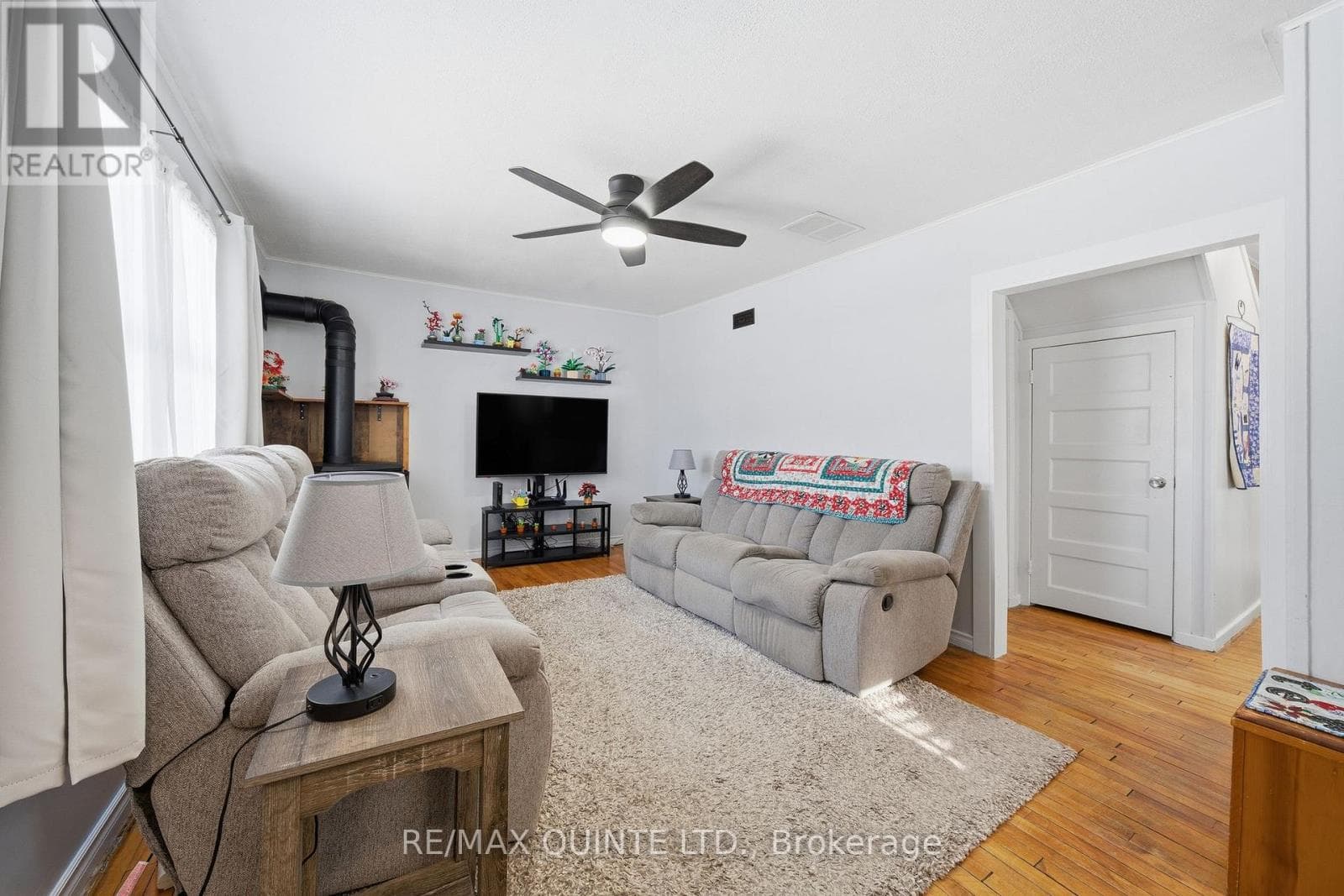 35 KERR CRESCENT photo 4