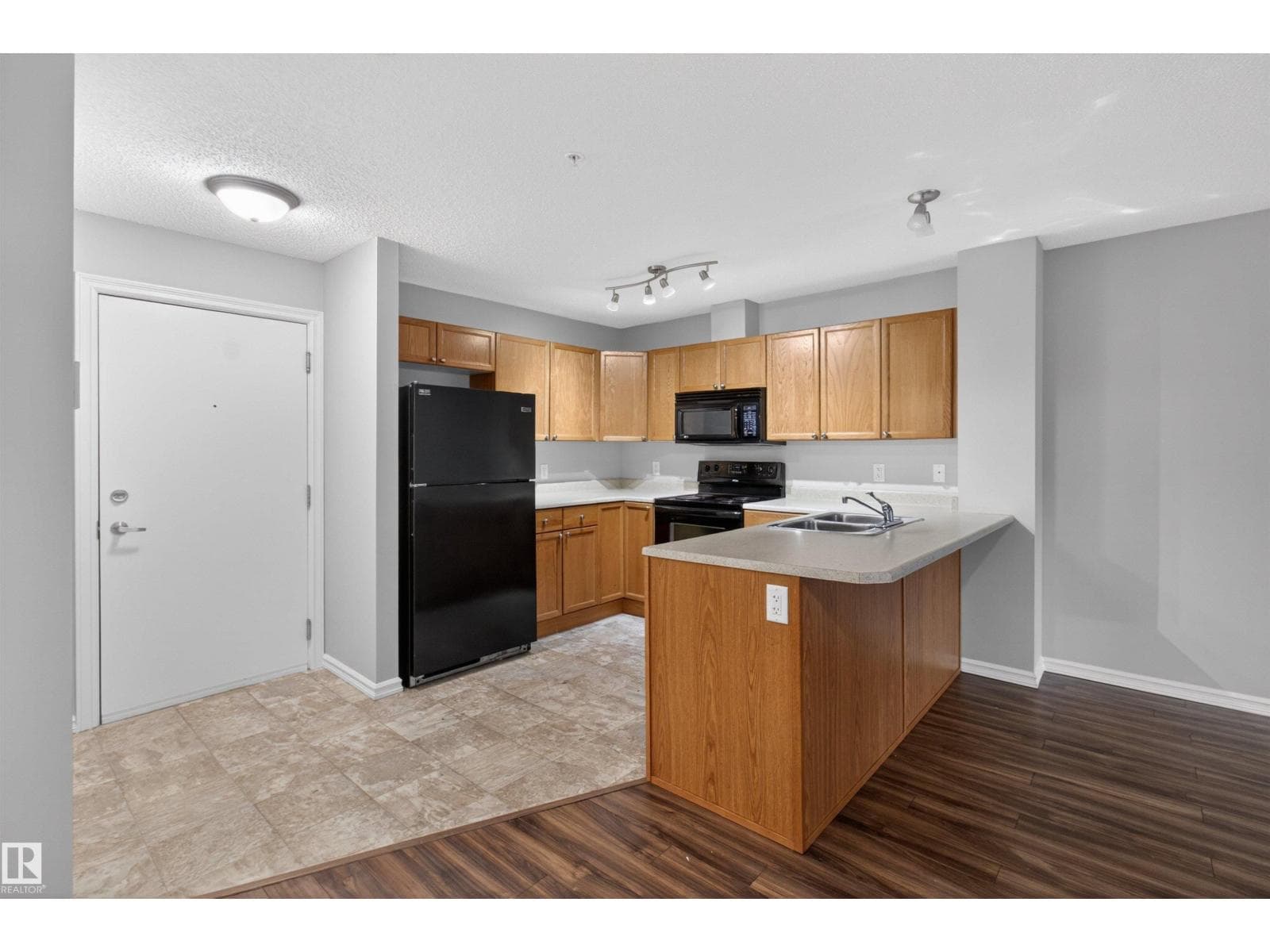 #106 4403 23 ST NW NW photo 5
