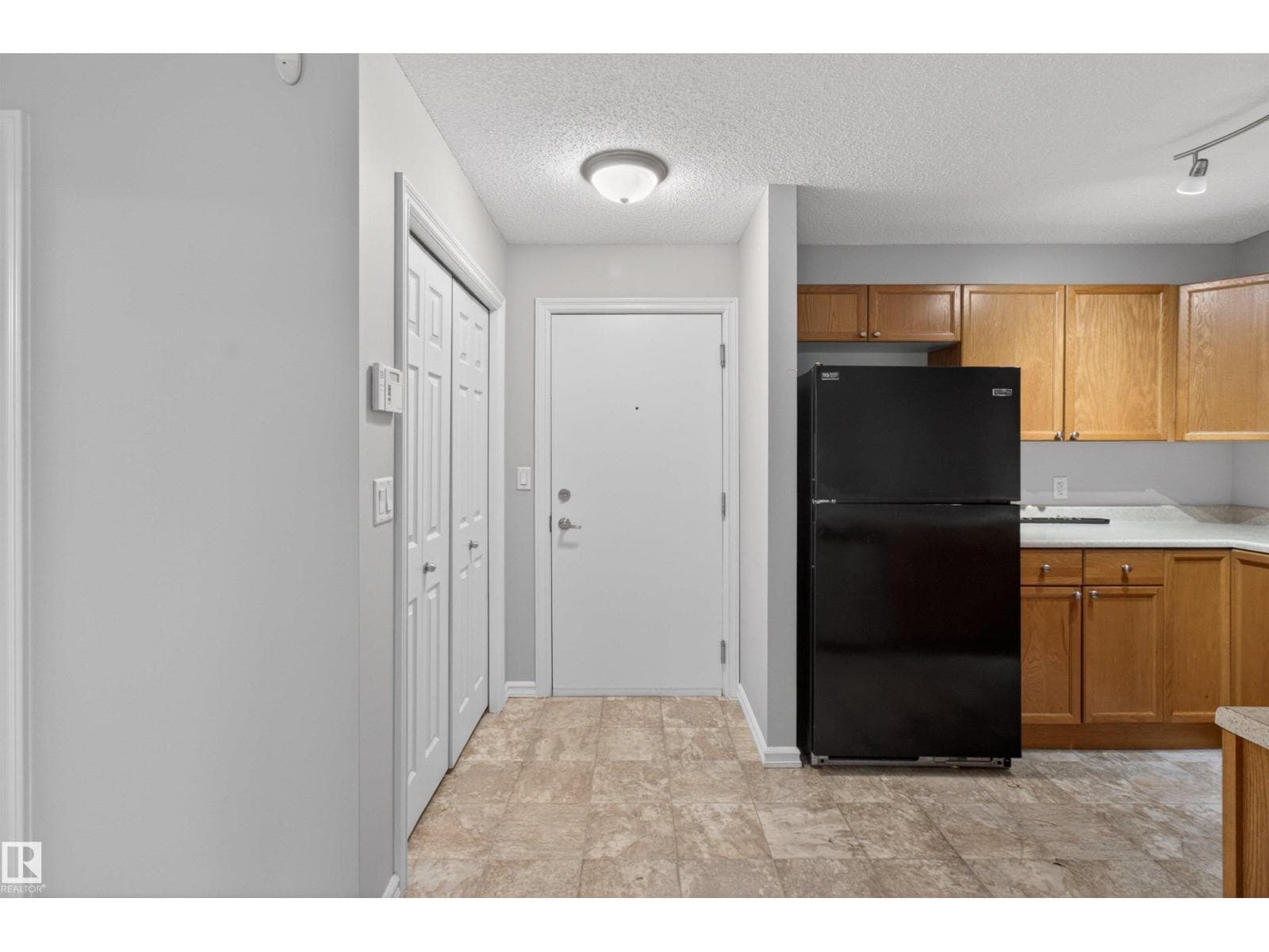#106 4403 23 ST NW NW photo 4