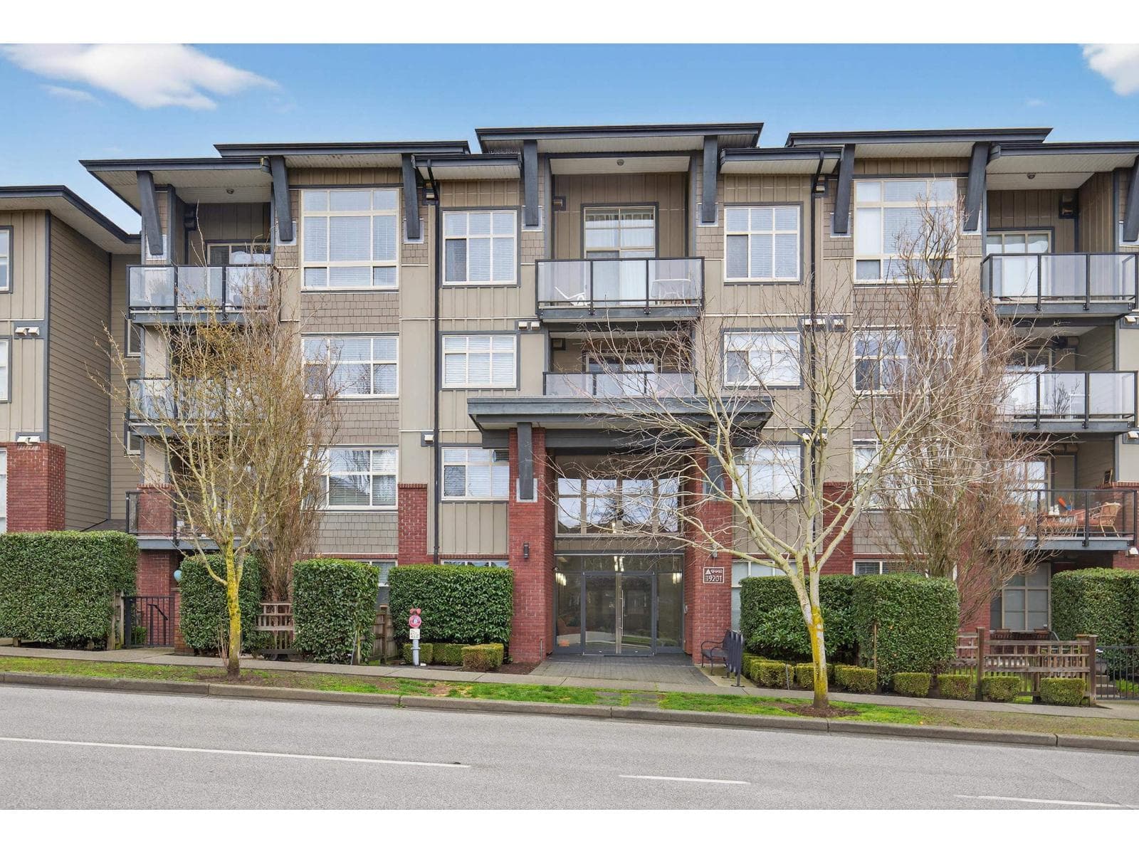 101 19201 66A AVENUE photo 2