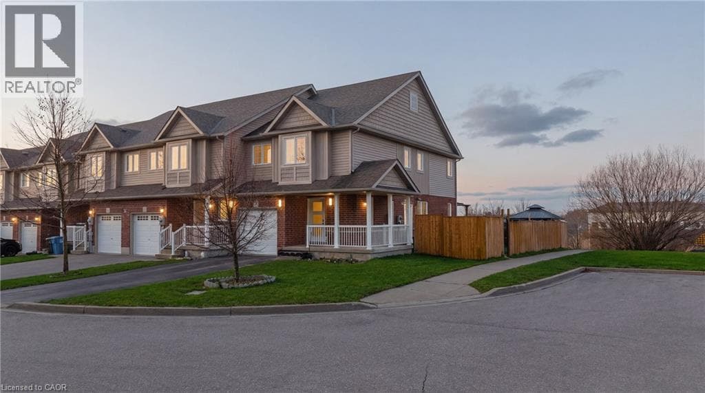 147 KEMP Crescent photo 3