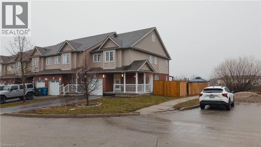 147 KEMP Crescent photo 4