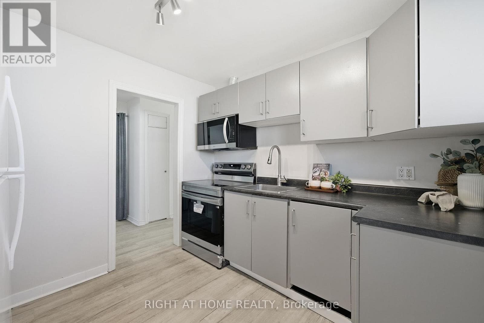 708 CARNEGIE AVENUE photo 4