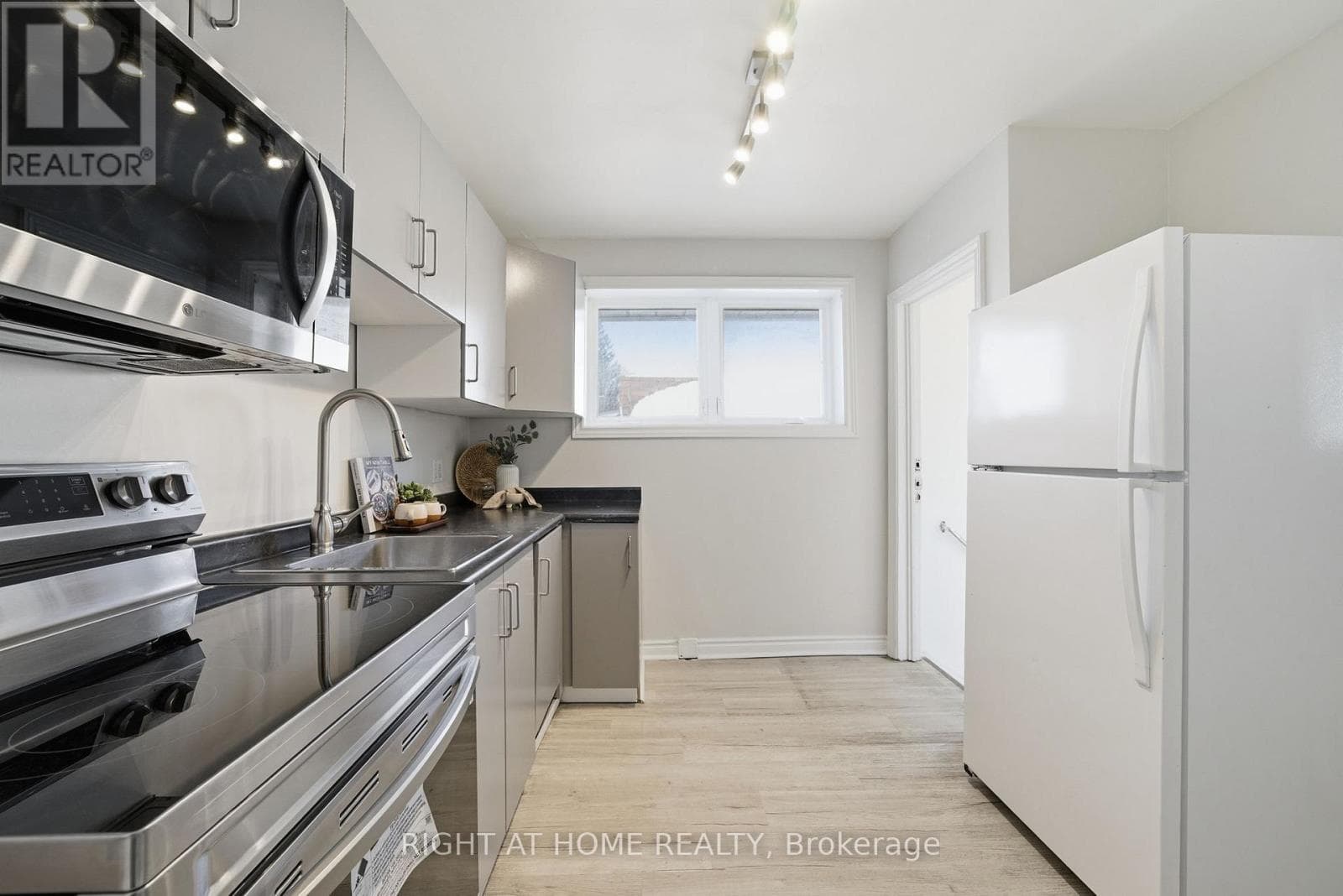 708 CARNEGIE AVENUE photo 5