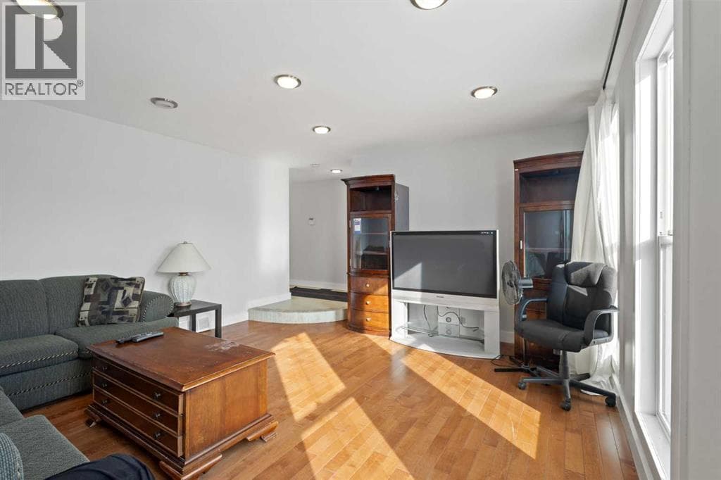 208 Woodpark Place SW — photo 4