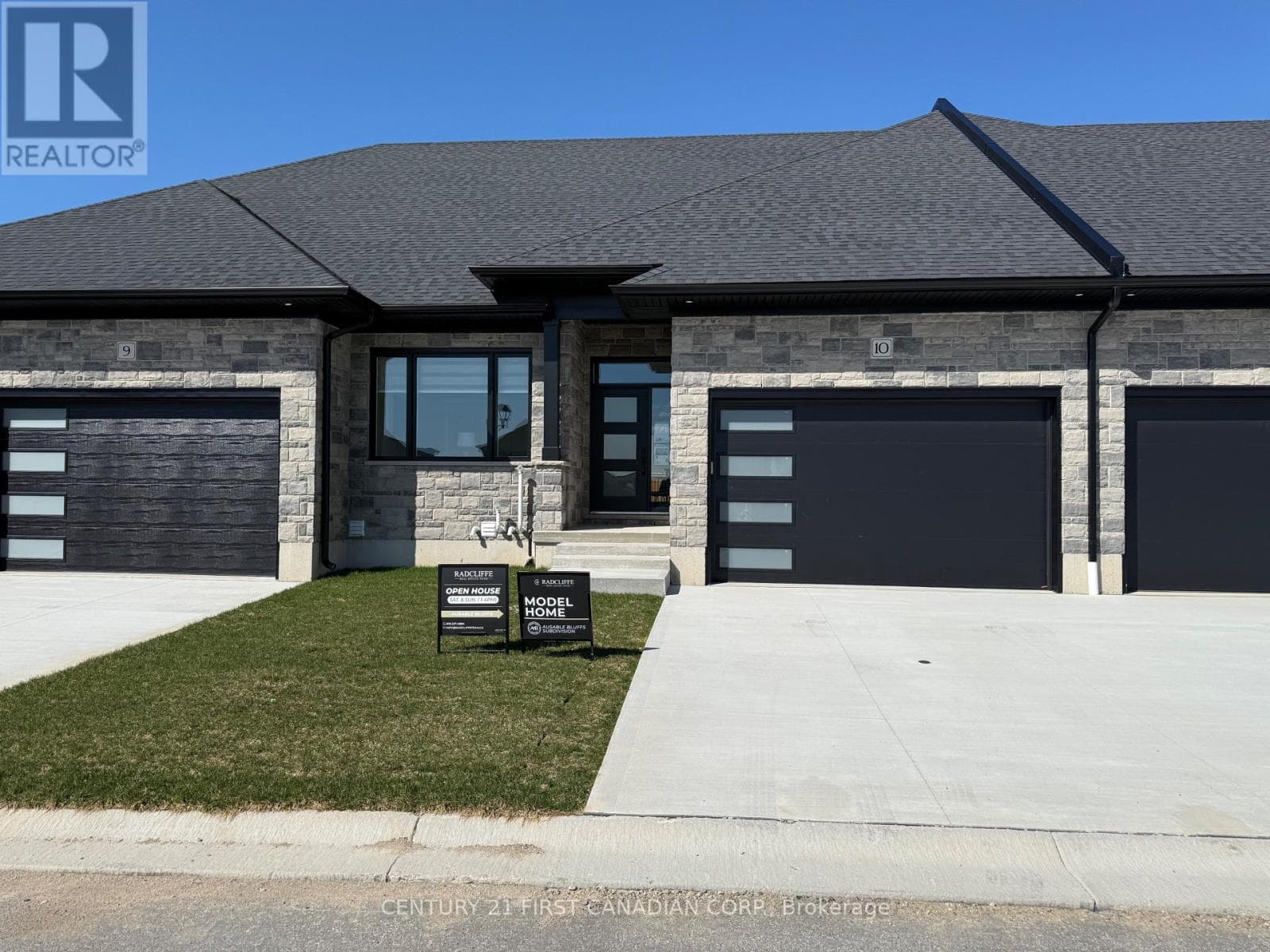 3 bed 3 bath single family at 10 - 32 POSTMA CRESCENT — $584,900