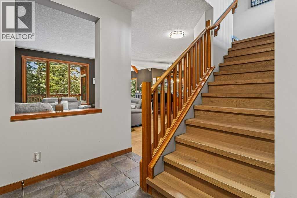 215 Miskow Close photo 5