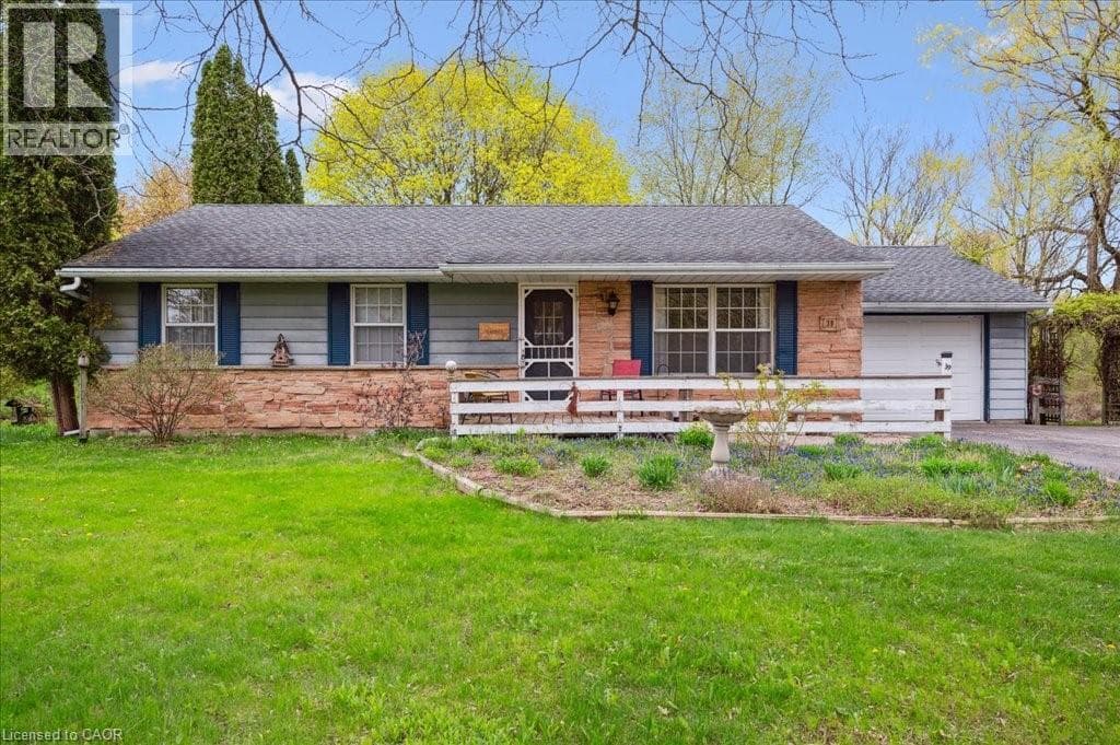 4 bed 2 bath single family at 39 BANNOCKBURN Road — $1,300,000