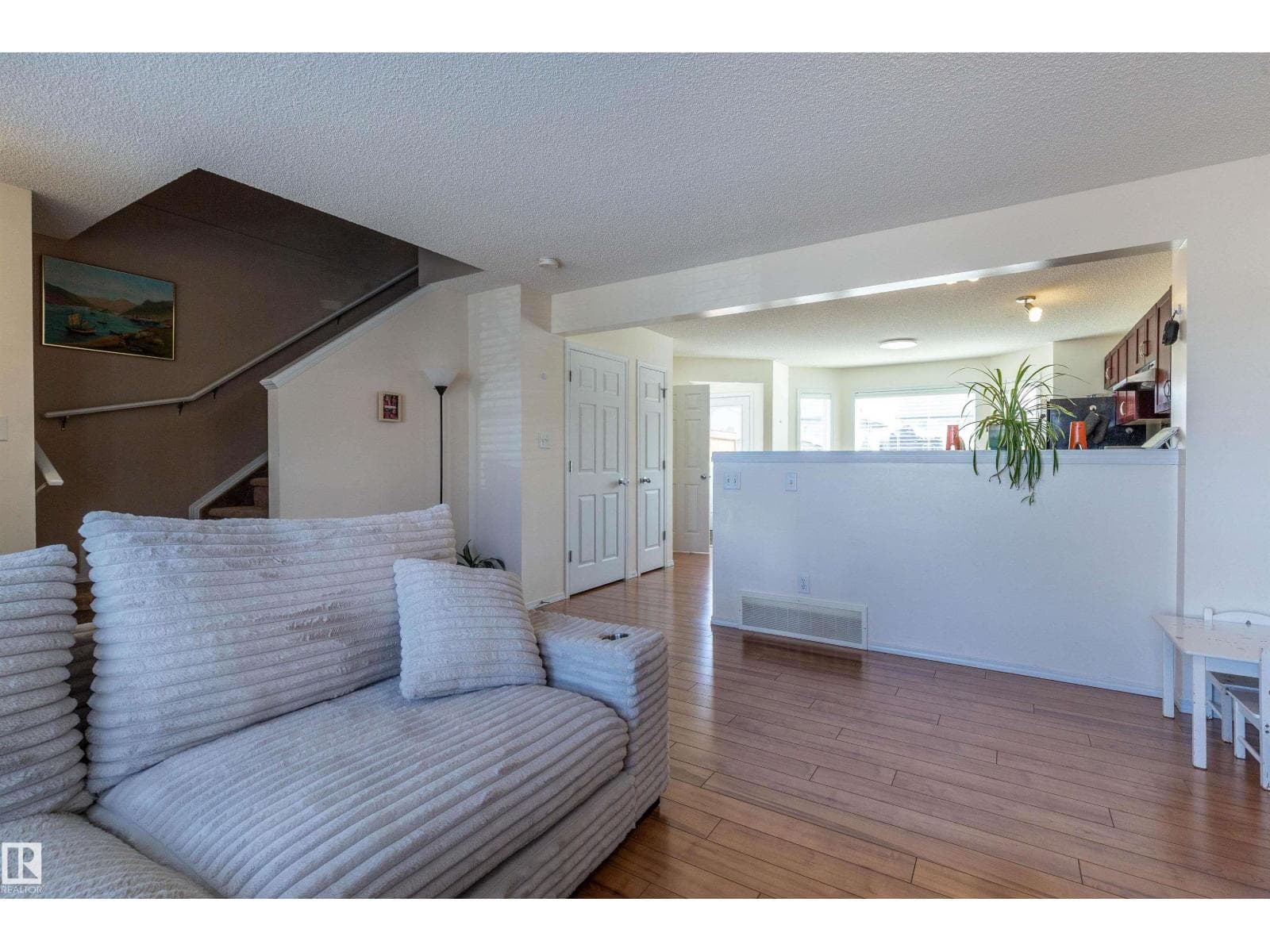 21313 60 AV NW photo 4
