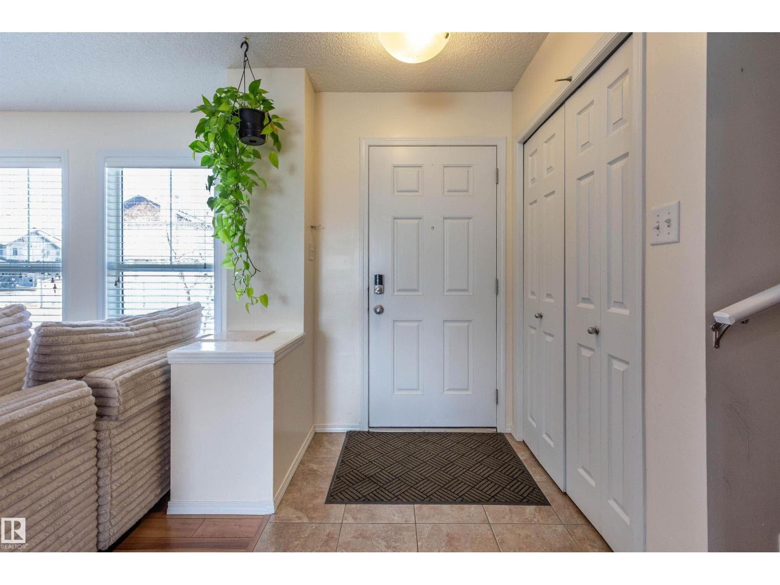 21313 60 AV NW photo 2