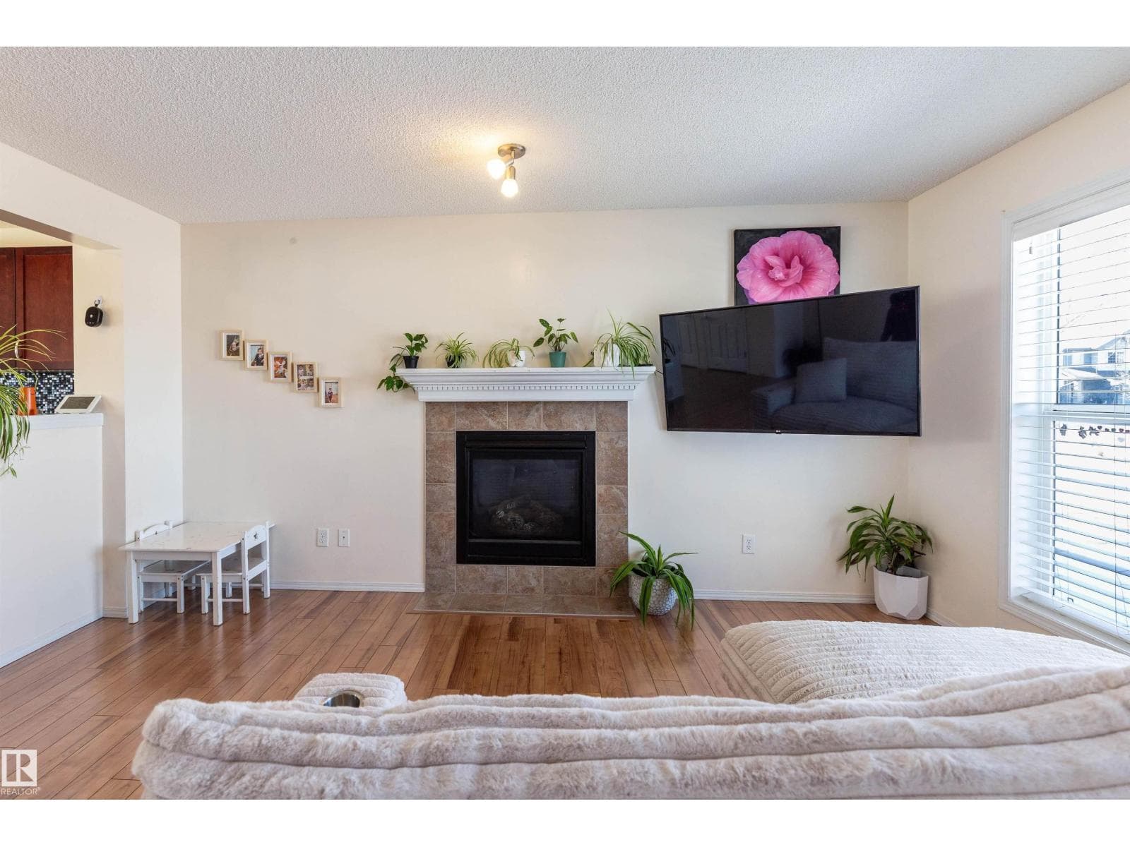 21313 60 AV NW photo 3