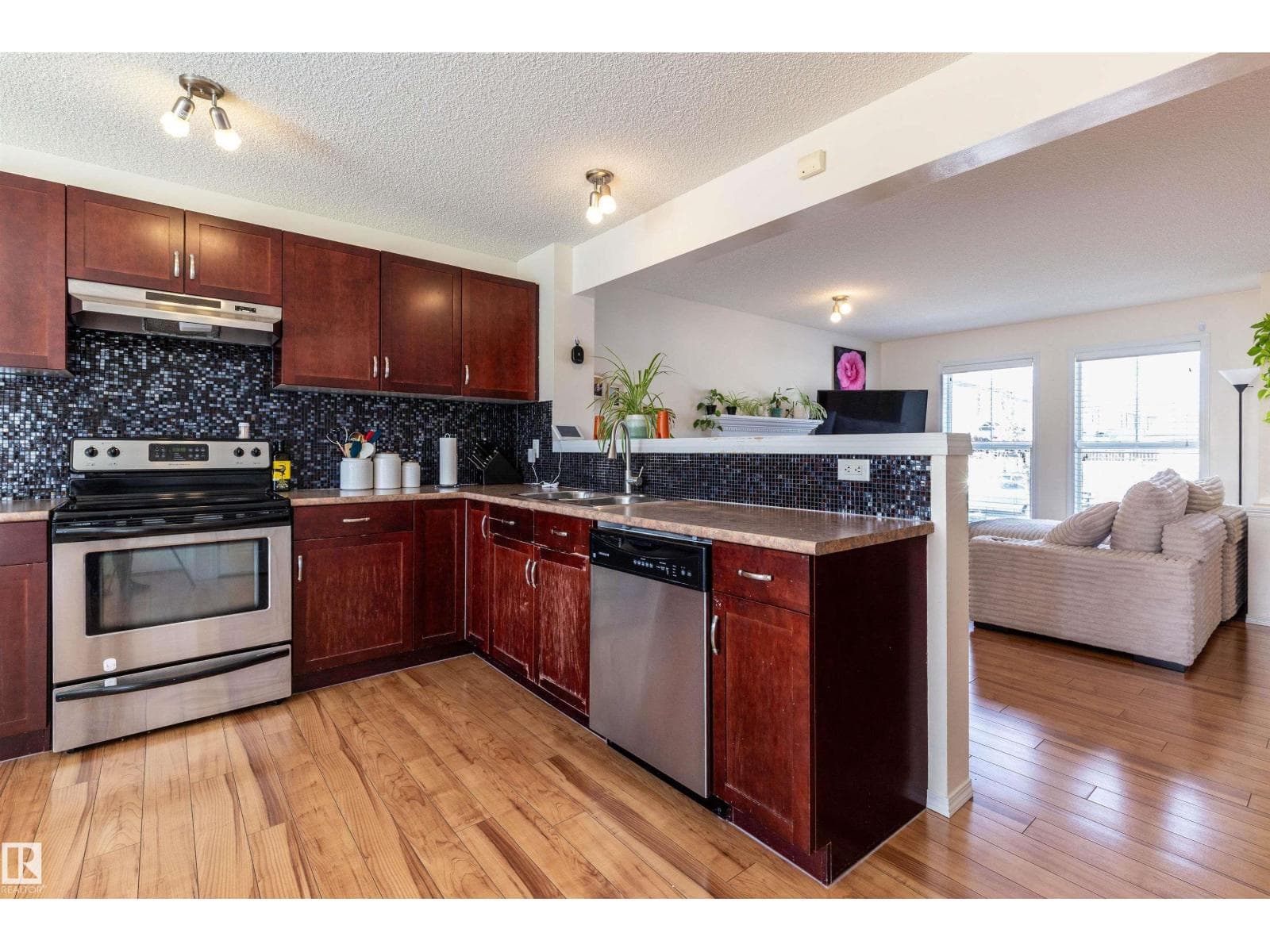 21313 60 AV NW photo 5