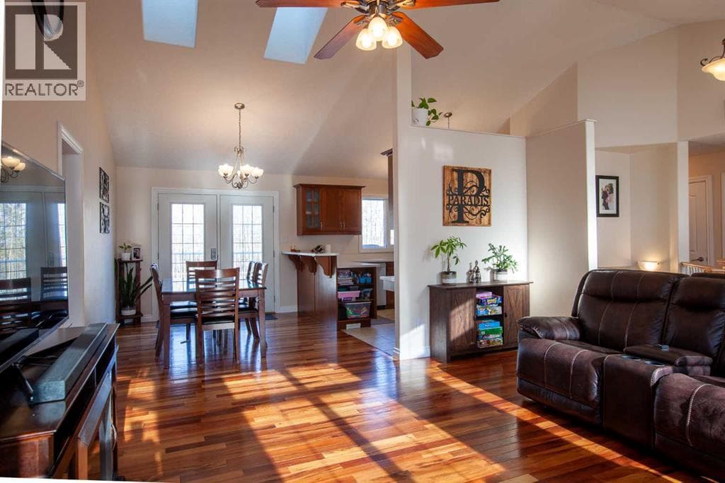 4122 48 Avenue photo 4