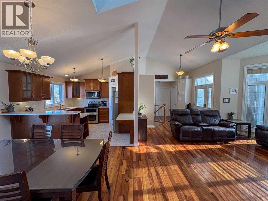 4122 48 Avenue photo 5