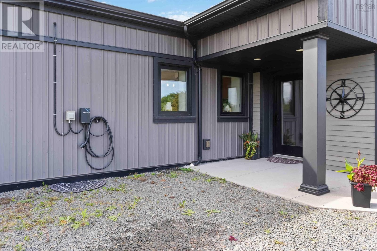 1144 Avondale Road photo 3