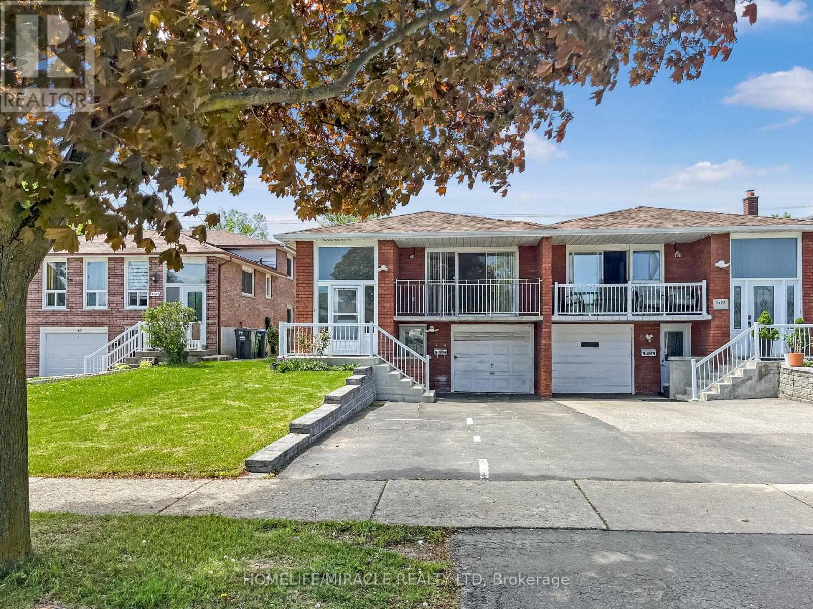 5 bed 2 bath single family at 3485 OAKGLADE CRESCENT — $990,000