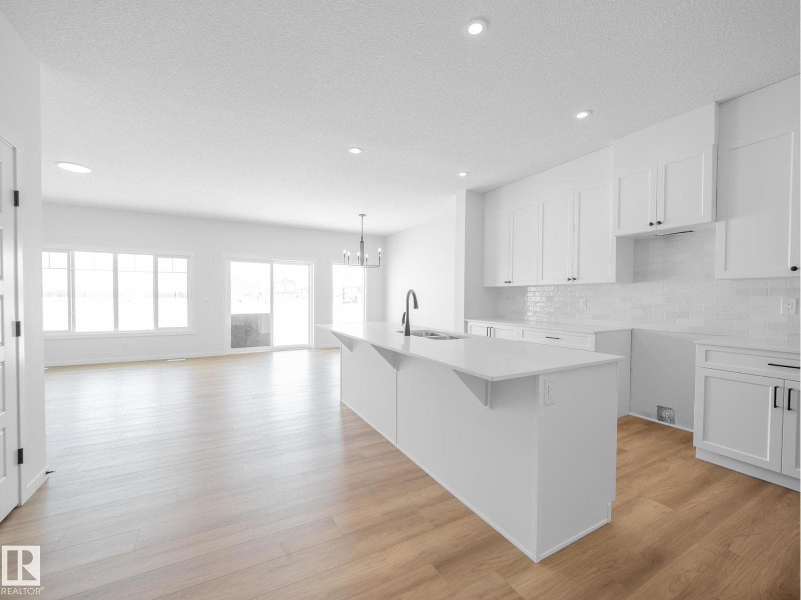 3 bed 3 bath single family at 927 18 AV NW — $675,000